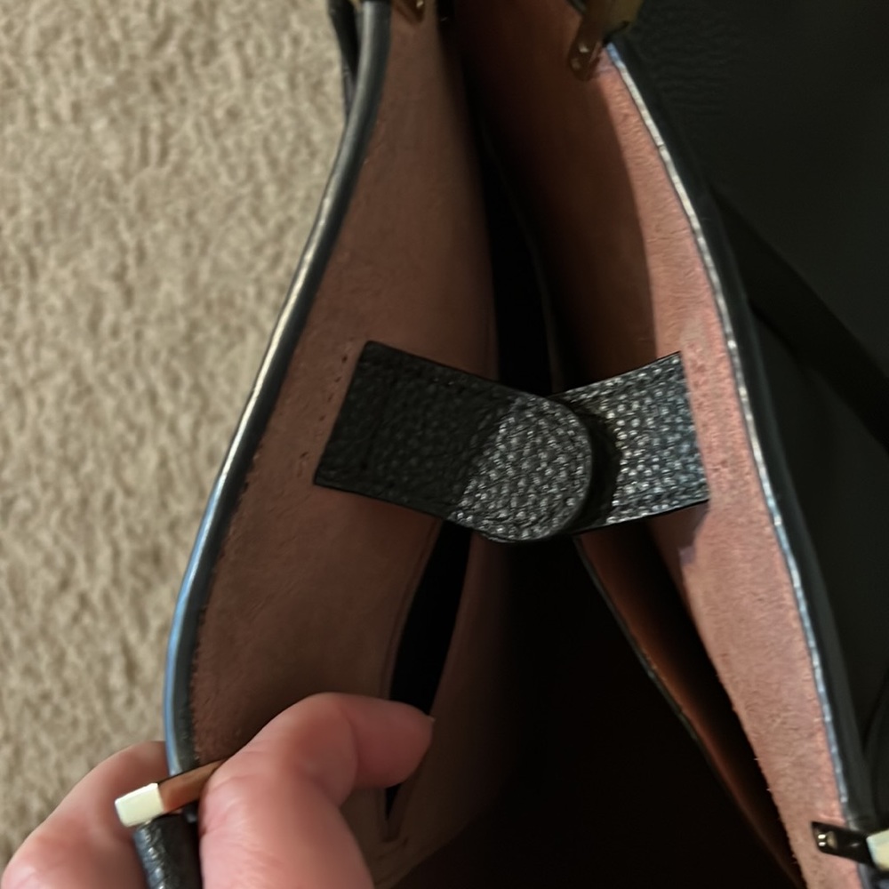 Kate Spade Black Pebbled Leather Tote. - Picture 4 of 10